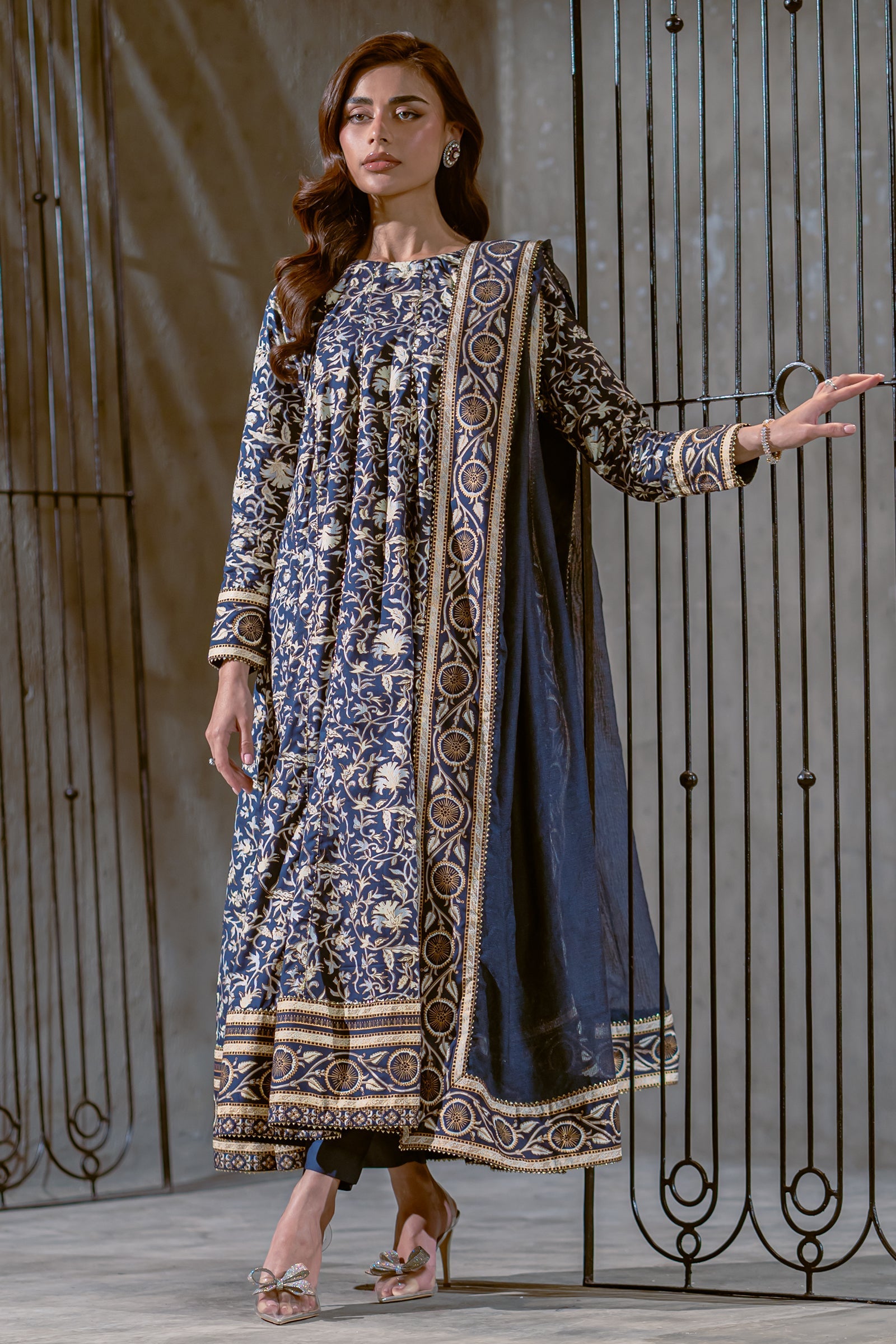 Intricate 3 piece