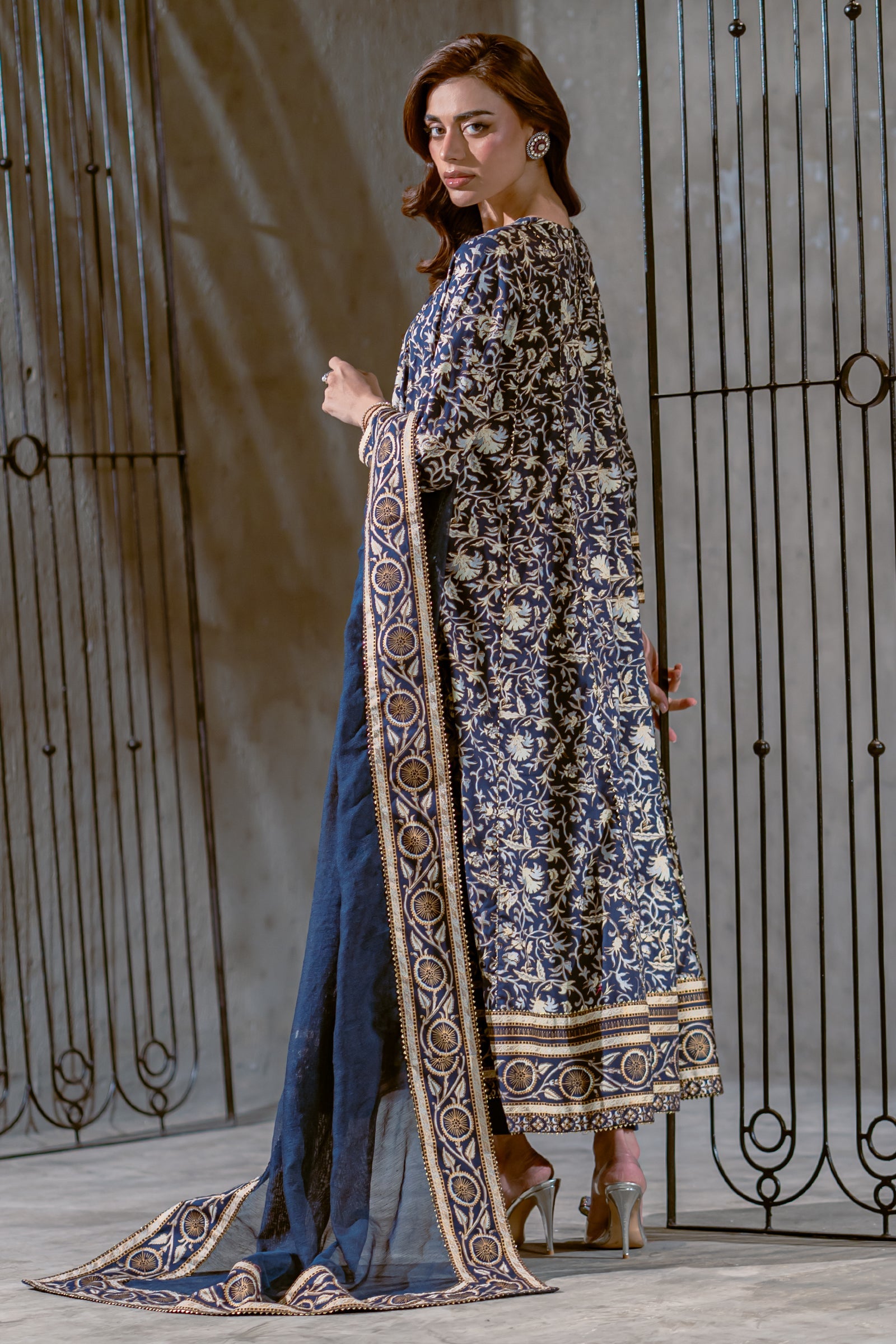 Intricate 3 piece