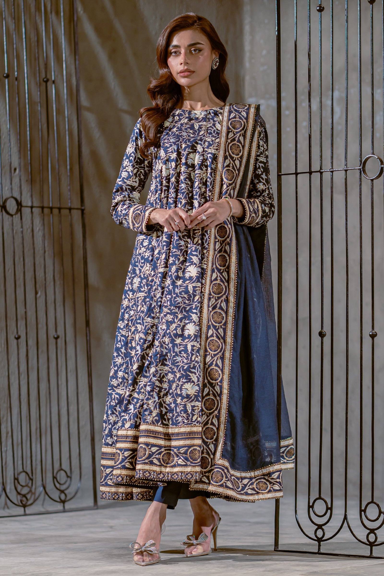 Intricate 3 piece