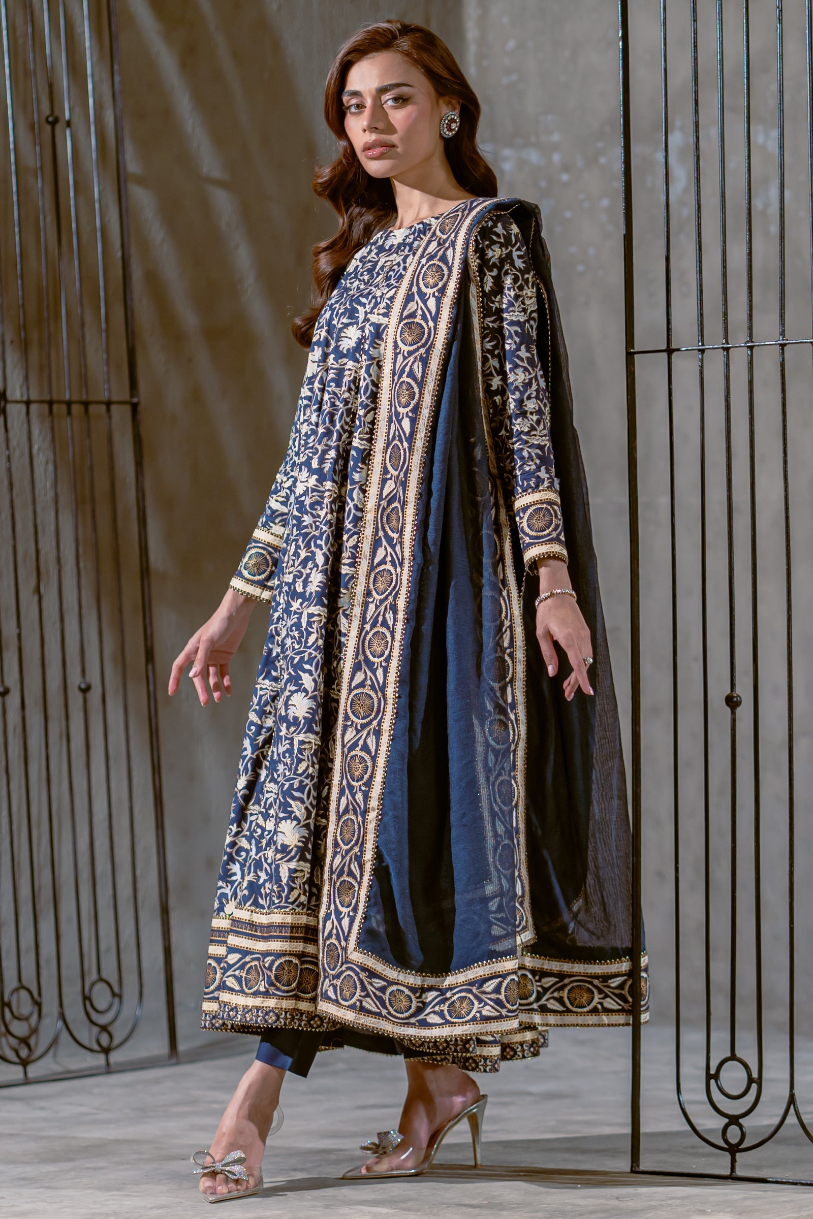 Intricate 3 piece
